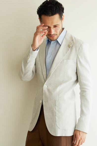 3B jacket ¥50,000, linen shirt ¥17,000, straight pants ¥17,000