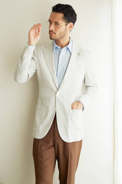 3B jacket ¥50,000, linen shirt ¥17,000, straight pants ¥17,000
