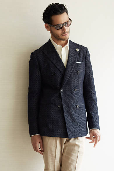Double jacket ¥60,480, linen shirt ¥18,360, shorts ¥16,200