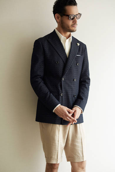 Double jacket ¥60,480, linen shirt ¥18,360, shorts ¥16,200