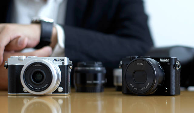 The "Nikon 1 J5" features a compact, lightweight body that pursues both a premium feel and operability, incorporating mechanical dials that stimulate the desire to shoot and a luxurious metallic texture. In addition to the simple, minimalist design of previous models, it offers analog controls, allowing users to enjoy the pleasure of shooting and the satisfaction of ownership.<br><br><strong>Nikon Customer Support Center Navi-Dial</strong><br>Tel. 0570-02-8000<br>http:www.nikon-image.com/<br>