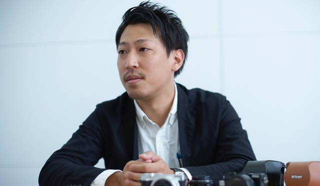 Tatsuya Kobayashi, Product Design Section, Design Department, Nikon Imaging Business Unit. He was responsible for the design of the "Nikon 1 J5," creating a new design that enhanced the premium feel compared to the conventional "Nikon 1 series."