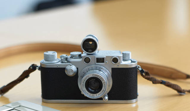 Leica, which first manufactured 35mm film cameras in the world about 100 years ago. Nikon's camera designs, including the "F series," were also greatly influenced by it.