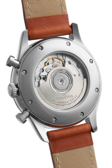 <strong>タイクーン クロノグラフ a.m.</strong><br />ケース｜ステンレススチール<br />直径｜41mm<br />厚さ｜13.59mm<br />ムーブメント｜自動巻き（Cal.DD2020）<br />機能｜クロノグラフ（30分積算計、12時間積算計）、日付表示<br />ストラップ｜カーフストラップ<br />防水｜5気圧<br />発売時期｜発売中<br />価格｜37万8000円<br />
