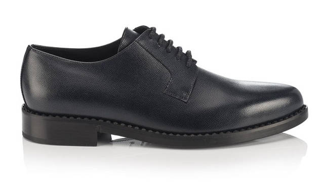 <strong>JIMMY CHOO｜ジミー チュウ</strong><br />2015 PRE FALL COLLECTION　ビジネスシーンで活躍するレースアップシューズ。「MILES（マイルズ）」11万6640円