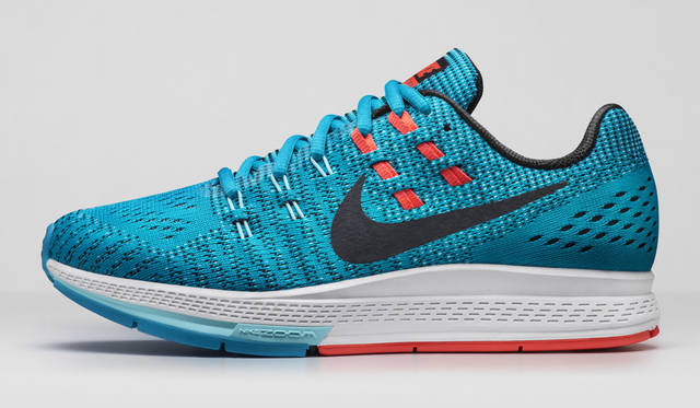 <strong>NIKE｜ナイキ</strong><br />「NIKE AIR ZOOM STRUCTURE 19（ナイキ エア ズーム ストラクチャー 19）1万1880円