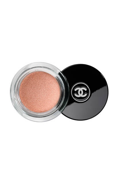 <strong>CHANEL｜シャネル</strong><br />「Blue Rhythm de Chanel（ブルー リズム ドゥ シャネル）」　アイシャドウ「イリュージョン ドンブル ヴェルヴェット #98 メロディー」（新製品）4104円