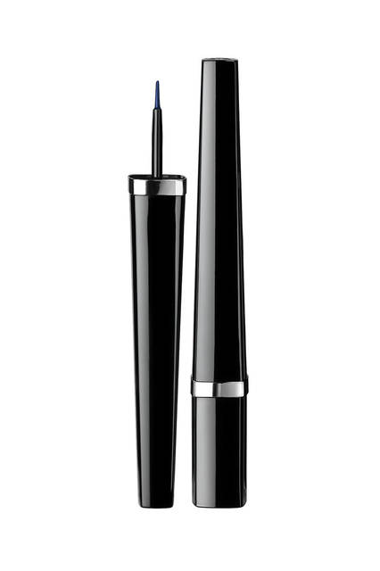 <strong>CHANEL｜シャネル</strong><br />「Blue Rhythm de Chanel（ブルー リズム ドゥ シャネル）」　アイライナー「リンニュ グラフィック ドゥ シャネル #60 ドリーム ブルー」（新色）4536円