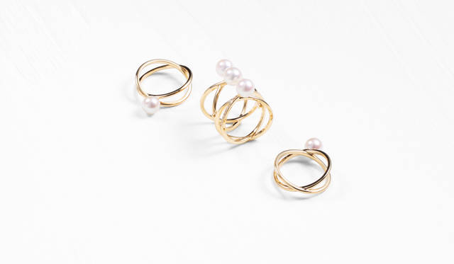MOBIUS Ring 左：9万1800　真ん中：21万6000円　右：27万円