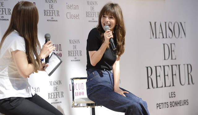 <strong>MAISON DE REEFUR｜メゾン ド リーファー</strong><br />JR大阪駅・大阪ステーションシティ5F時空（とき）の広場でのトークショーの様子