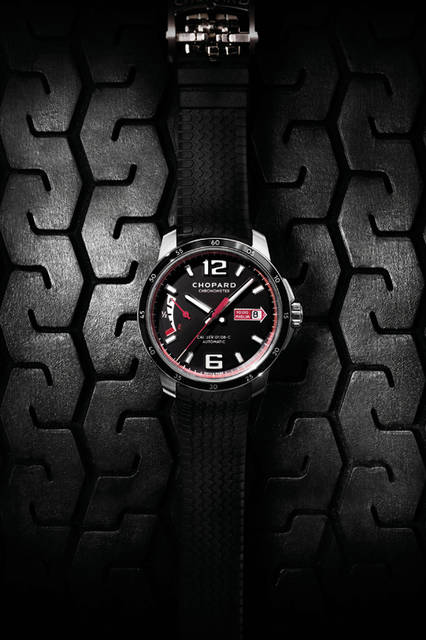 <strong>ミッレ ミリア GTS パワーコントロール</strong><br />ケース｜ステンレススチール<br />直径｜43mm<br />厚さ｜11.43mm<br />ムーブメント｜自動巻き（Cal.Chopard 01.08-C）<br />パワーリザーブ｜60時間<br />機能｜パワーリザーブ表示、日付表示<br />ストラップ｜ブラックラバー<br />防水｜100ｍ<br />価格｜74万5200円<br />
