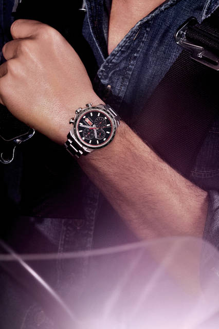 <strong>ミッレ ミリア GTS クロノ</strong><br />ケース｜ステンレススチール<br />直径｜44mm<br />厚さ｜13.79mm<br />ムーブメント｜自動巻き<br />パワーリザーブ｜48時間<br />機能｜時、分、9時位置にスモールセコンド、30分および12時間積算計、タキメーター、日付表示<br />ブレスレット｜ステンレススチール<br />防水｜100ｍ<br />価格｜100万9800円<br />