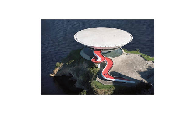 Oscar Niemeyer, Niteroi Contemporary Art Museum. Photo: Leonardo Finotti