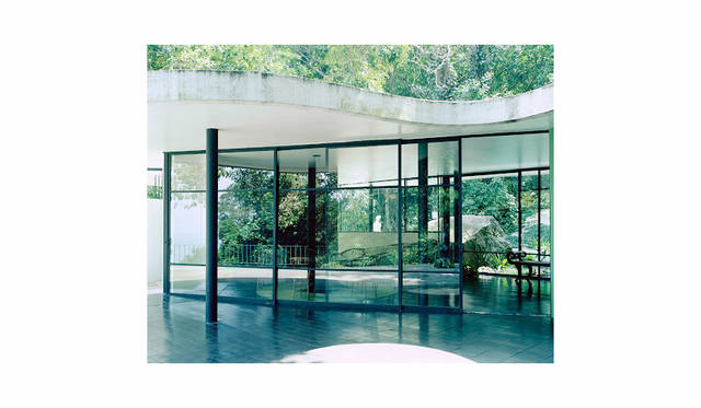 Oscar Niemeyer, Canoas Residence. Photo: Takashi Homma, 2002