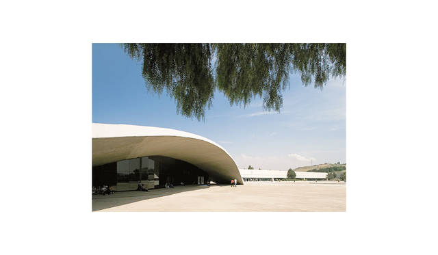 Oscar Niemeyer, Constantine University. Photo: Leonardo Finotti