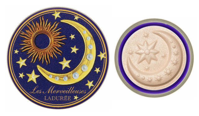 <strong>Les Merveilleuses LADURÉE｜レ・メルヴェイユーズ ラデュレ</strong><br />2015年オータムコレクション　「月」と「星」の立体モチーフも華やかな、限定フェイスカラー。シマリング プレスト パウダー（数量限定品／1色103）6480円