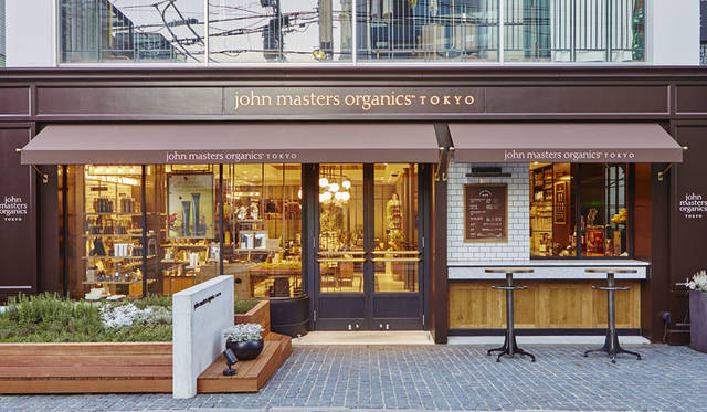 <strong>john masters organics｜ジョンマスターオーガニック</strong><br />東京・表参道の旗艦店「john masters organics TOKYO」