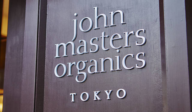 <strong>john masters organics｜ジョンマスターオーガニック</strong><br />東京・表参道の旗艦店「john masters organics TOKYO」