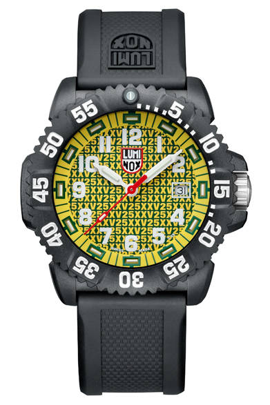<strong>25TH ANNIVERSARY 3050 SERIES </strong><br />ケース｜PCカーボン<br />直径｜44mm<br />ムーブメント｜クォーツ<br />ブレスレット｜ラバー<br />防水｜200m<br />価格｜4万8600円<br />