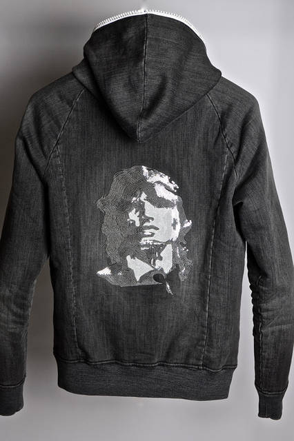 <strong>Dartin Bonaparto｜ダルタンボナパルト</strong><br />デニムジャージパーカ（ブラック/バック）　7万4520円