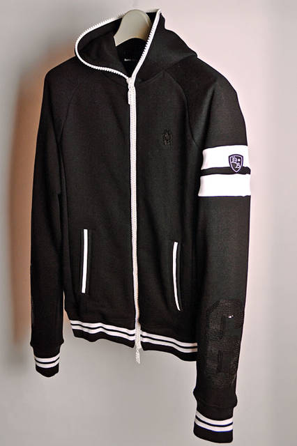 <strong>Dartin Bonaparto｜ダルタンボナパルト</strong><br />56スパンパーカ 7万4520円