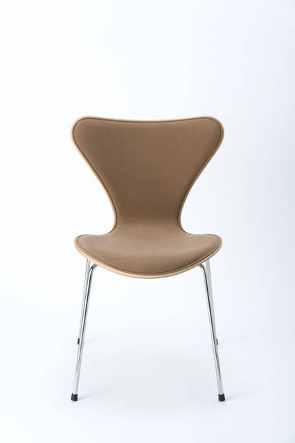 <strong>REPUBLIC OF FRITZ HANSEN STORE｜リパブリック オブ フリッツ ハンセン ストア</strong><br />「セブンチェア in dop」（Series7™）　フロントパディン エクリュ
