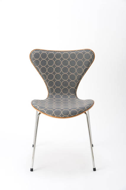<strong>REPUBLIC OF FRITZ HANSEN STORE｜リパブリック オブ フリッツ ハンセン ストア</strong><br />「セブンチェア in dop」（Series7™）　フロントパディング グレー
