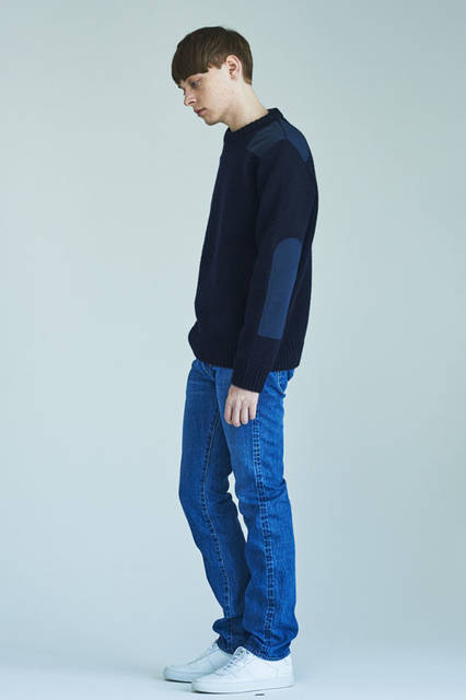 <strong>ANTHOLOGIE｜アンソロジー</strong><br /><strong>2015-16年 秋冬コレクション</strong>　セーター 5万6160円、パンツ 3万240円