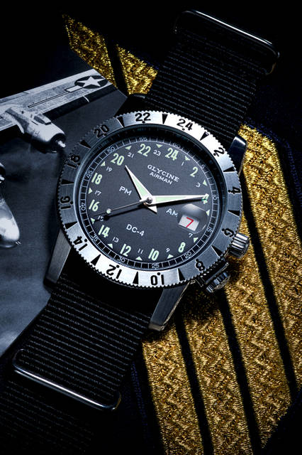 <strong>AIRMAN 1953 VINTAGE DC-4</strong><br />Case: Stainless steel<br />Diameter: 42 mm<br />Thickness: 11.80mm<br />Movement: Automatic<br />Features: Second time zone display<br />Strap: NATO strap<br />Water resistance: 20 bar<br />Price: ¥320,000<br />