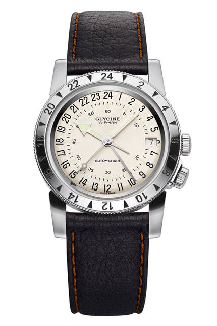 A compact dial and a vintage feel, reminiscent of a measuring instrument.<br /><br /><strong>AIRMAN No.1</strong><br />Case: Stainless steel<br />Diameter: 36mm<br />Thickness: 10.75mm<br />Movement: Automatic<br />Features: Second time zone display<br />Water resistance: 10 bar<br />Price: ¥270,000<br /><br /><br />*Note: Products planned for release in Japan will be the 'Purist' type without a GMT hand, and the strap stitching will be black, differing from the image shown.