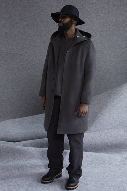 <strong>ITTY-BITTY｜イッティビッティ</strong><br /><strong>2015-16年 秋冬コレクション</strong>　Double melton‐Coat 8万8560円、Double melton‐Shirt 3万2400円、Stretch moleskin 3万3480円、Fine Flannel‐Hat 1万7280円