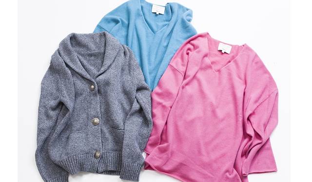 (From left) RHC cardigan ¥48,600, DEMYLEE hearts Ron Herman cashmere knits ¥48,600 each