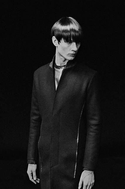 <strong>MN LAST</strong><br /><strong>2015-16 Fall/Winter Collection</strong> Coat ¥73,440, Leather ¥66,960