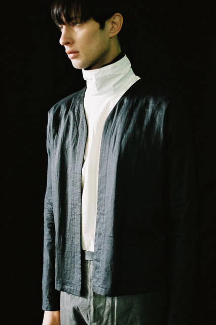 <strong>MN LAST</strong><br /><strong>2015-16 Fall/Winter Collection</strong> Cardigan ¥23,760, Shirt ¥20,520