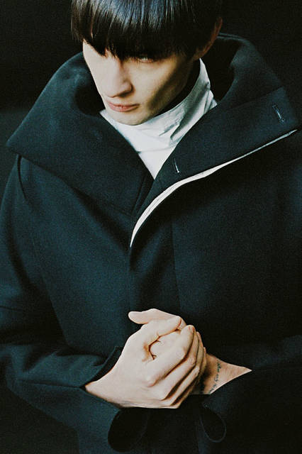 <strong>MN LAST</strong><br /><strong>2015-16 Fall/Winter Collection</strong> Coat ¥63,720, Shirt ¥20,520