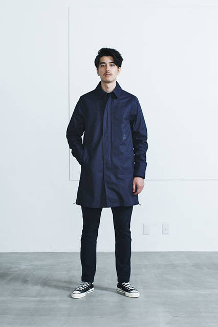 <strong>METAPHORE</strong><br /><strong>2015-16 Fall/Winter Collection</strong> Coat ¥57,240, Pants ¥23,760