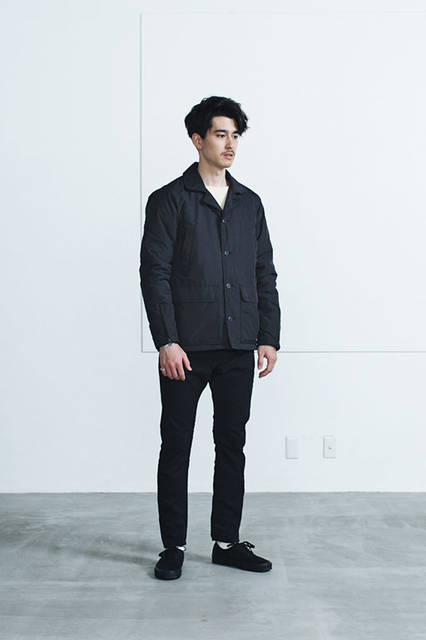 <strong>METAPHORE</strong><br /><strong>2015-16 Fall/Winter Collection</strong> Jacket ¥54,000, Pants ¥23,760