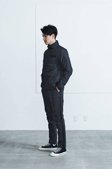 <strong>METAPHORE</strong><br /><strong>2015-16 Fall/Winter Collection</strong> Jacket ¥59,400, Pants ¥23,760