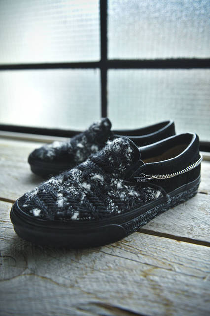 <strong>SLOWGUN</strong><br />"VANS x SLOWGUN HAUTE COUTURE SLIP-ON" Checkerboard motif reproduced with wool fabric for haute couture from Italy's Gandini (BLACK x WHITE) ¥29,700