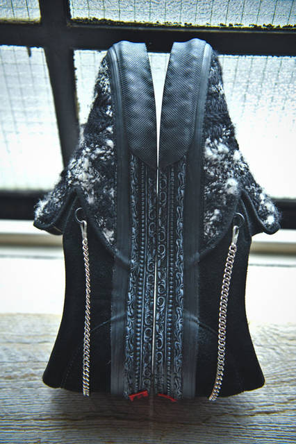 <strong>SLOWGUN</strong><br />"VANS x SLOWGUN HAUTE COUTURE SLIP-ON" Checkerboard motif reproduced with wool fabric for haute couture from Italy's Gandini (BLACK x WHITE) ¥29,700