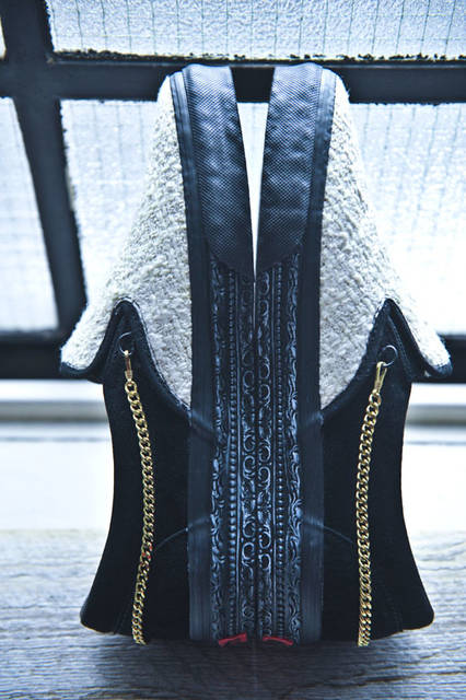 <strong>SLOWGUN</strong><br />"VANS x SLOWGUN HAUTE COUTURE SLIP-ON" Material mixing two-tone whites with different yarn textures from the UK's Linton (OFF WHITE) ¥29,700