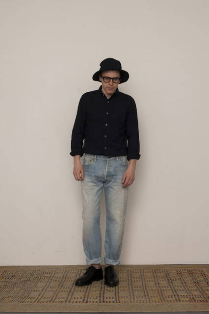 <strong>FUJITO</strong><br /><strong>2015-16 Autumn/Winter Collection</strong> O/D B.D.Shirt ¥23,760, “Acer” Denim Jeans (Not For Sale), O/D Bush Hat ¥10,584, Eye Wear collaborated with “BLANC..” ¥23,760