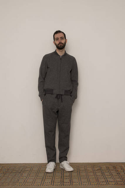 <strong>FUJITO</strong><br /><strong>2015-16 Autumn/Winter Collection</strong> Track Jacket ¥37,800, 1 Tuck Easy Pants ¥24,840