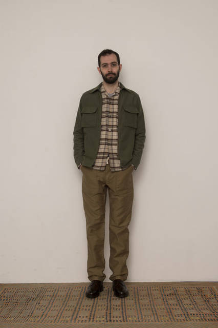 <strong>FUJITO</strong><br /><strong>2015-16 Autumn/Winter Collection</strong> Zip Up Shirt Jacket ¥28,080, Open Collar Shirt ¥19,440, Fatigue Easy Pants ¥21,600