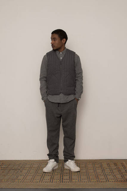 <strong>FUJITO</strong><br /><strong>2015-16 Autumn/Winter Collection</strong> Quilting Vest ¥29,000, B.D Shirt ¥21,600, 1 Tuck Easy Pants ¥24,840