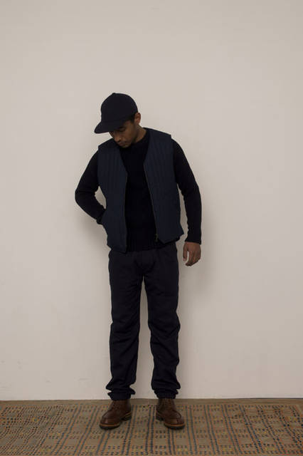 <strong>FUJITO</strong><br /><strong>2015-16 Autumn/Winter Collection</strong> Quilting Vest ¥31,320, Crew Neck Rib Knit ¥19,440, Pajama Pants ¥19,440, B.B Cap ¥8,640