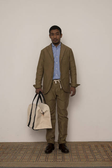 <strong>FUJITO</strong><br /><strong>2015-16 Autumn/Winter Collection</strong> 3B Work Jacket ¥48,600, B.D Shirt ¥19,440, Fatigue Easy Pants ¥21,600, Boston Bag ¥18,900