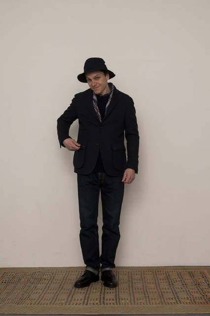 <strong>FUJITO</strong><br /><strong>2015-16 Autumn/Winter Collection</strong> Country Jacket ¥48,600, Crew Neck Rib Knit ¥19,440, B.D Shirt ¥21,600, “Thea” Denim Jeans ¥27,000, O/D Bush Hat ¥10,584