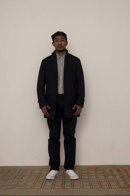 <strong>FUJITO</strong><br /><strong>2015-16 Autumn/Winter Collection</strong> Atelier Coat ¥62,640, Big Silhouette Shirt ¥19,440, O/D “Thea” Denim Jeans ¥30,240, B.B Cap ¥8,640