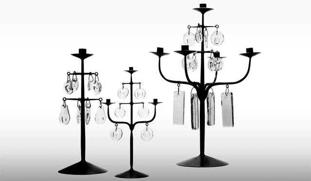 Event "MODERNISM SHOW - Modern Furniture and Its Surroundings" - "CANDELABRA" by designer Erik Hoglund is a wrought iron candelabra with a base forged using hammer techniques, adorned with glass ornaments featuring primitive motifs found in early works. The stark black iron and transparent glass create a stoic and unique presence.